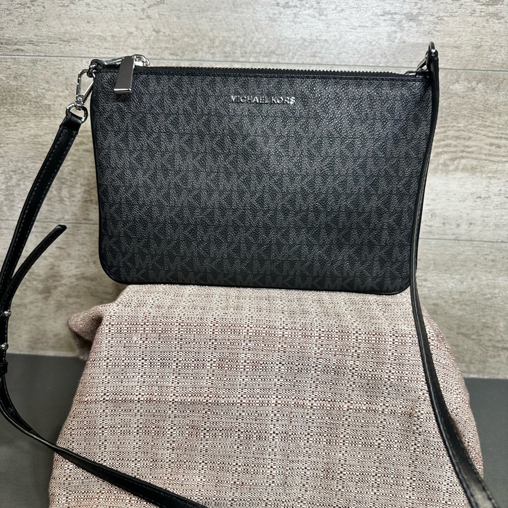 Michael Kors Medium Triple Pouch Crossbody Bag - Black Signature Logo NWOT